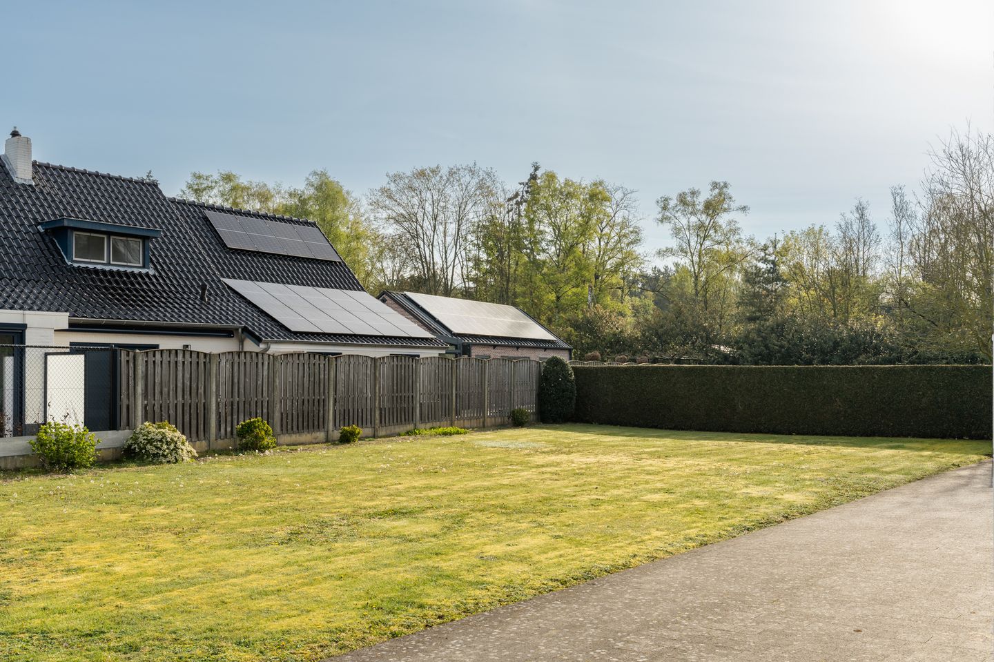 Charmante vrijstaande woning met 4 slaapkamers en ruim perceel nabij de natuur — 34