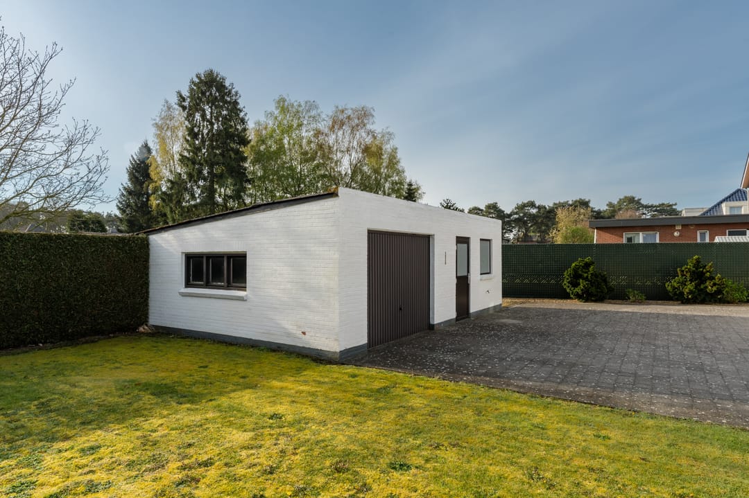 Charmante vrijstaande woning met 4 slaapkamers en ruim perceel nabij de natuur — 37