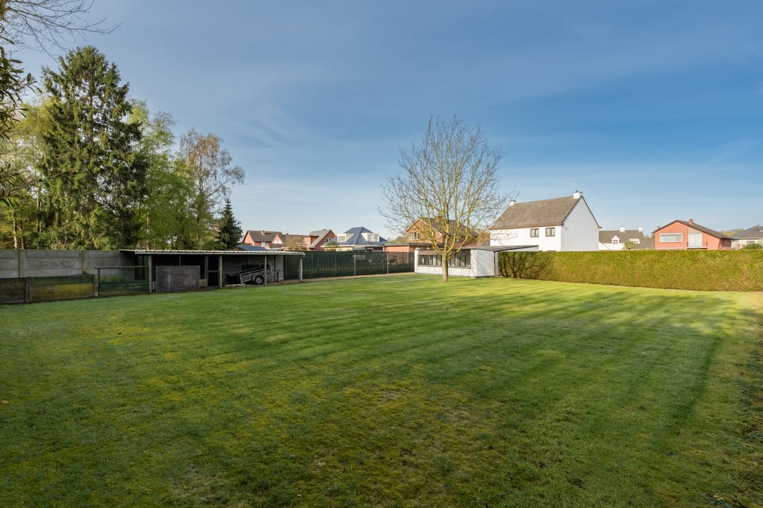 Charmante vrijstaande woning met 4 slaapkamers en ruim perceel nabij de natuur — 43