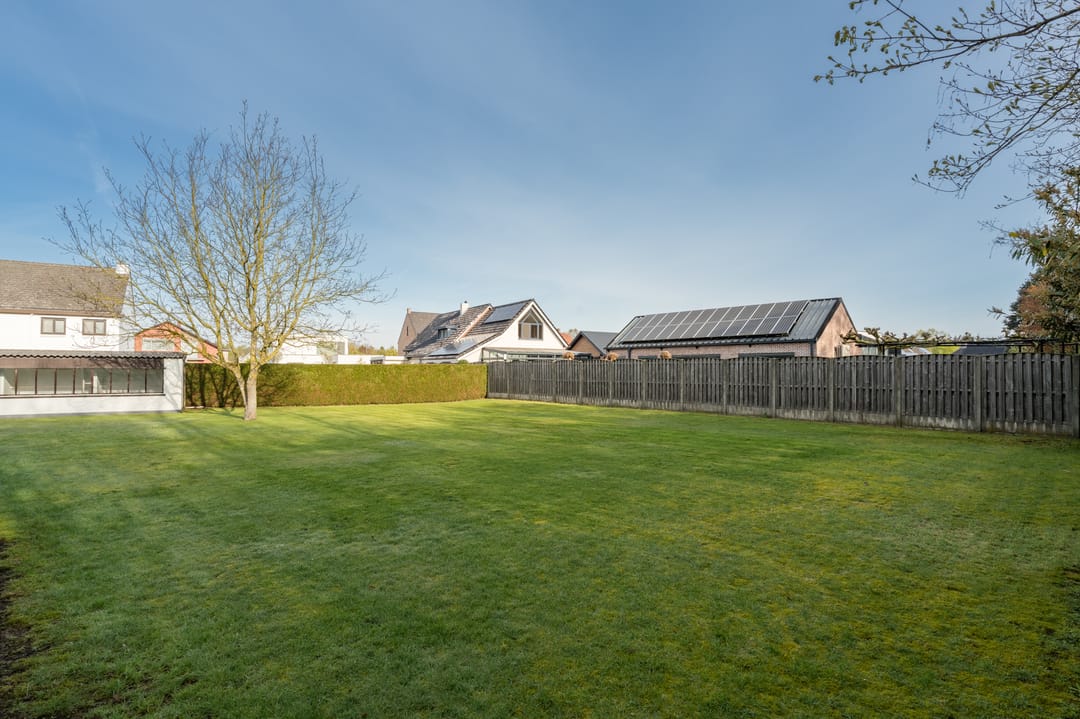 Charmante vrijstaande woning met 4 slaapkamers en ruim perceel nabij de natuur — 46