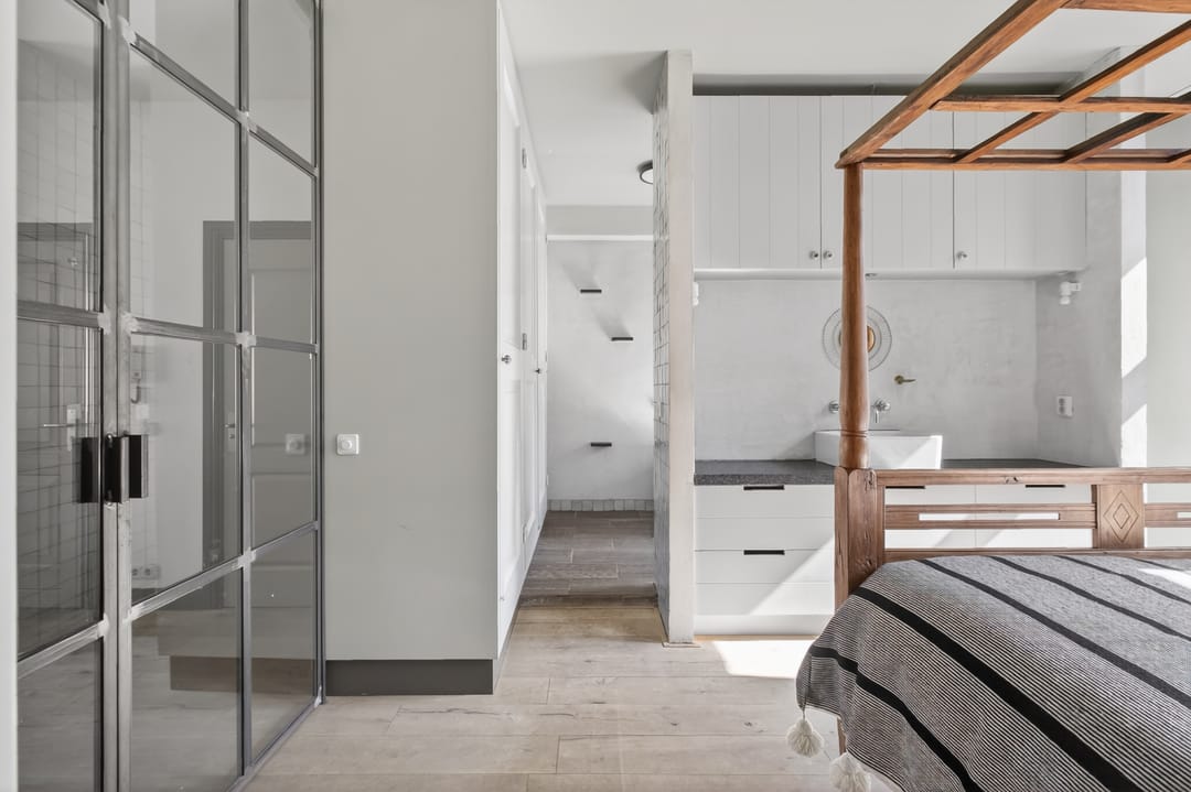 Stylish and Sunny Loft Apartment in Amsterdam's Frederik Hendrikbuurt — 13
