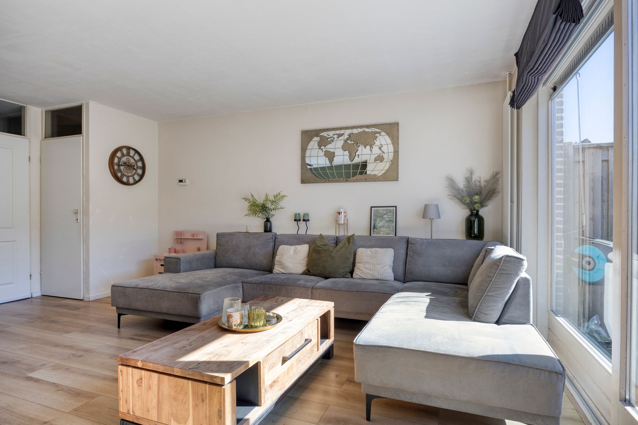 Move-in Ready Terraced Home with Private Parking in Quiet Almere Neighborhood — 12