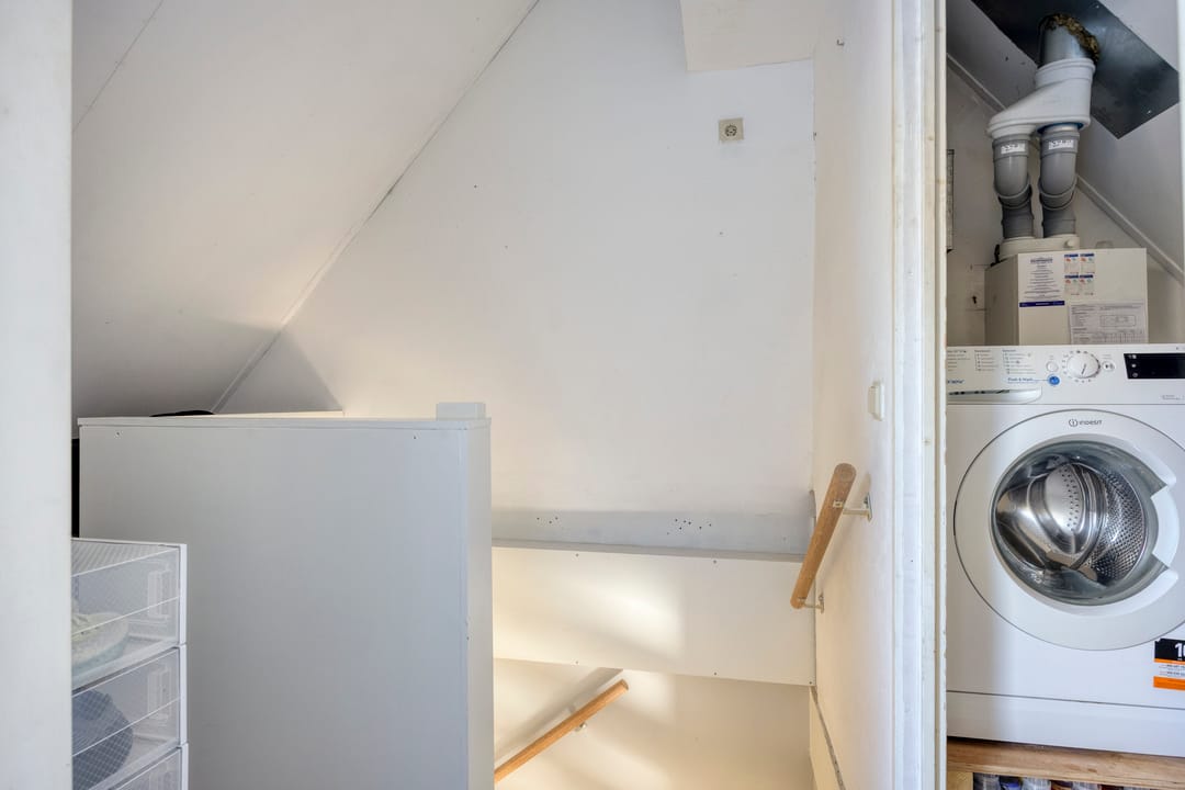 Move-in Ready Terraced Home with Private Parking in Quiet Almere Neighborhood — 28