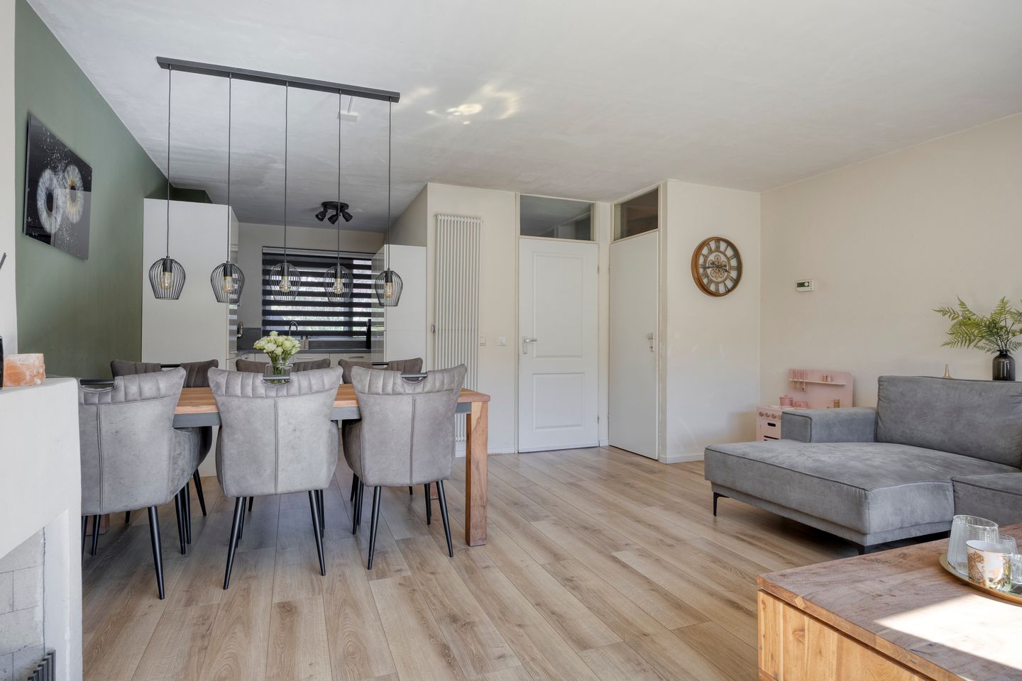 Move-in Ready Terraced Home with Private Parking in Quiet Almere Neighborhood — 14