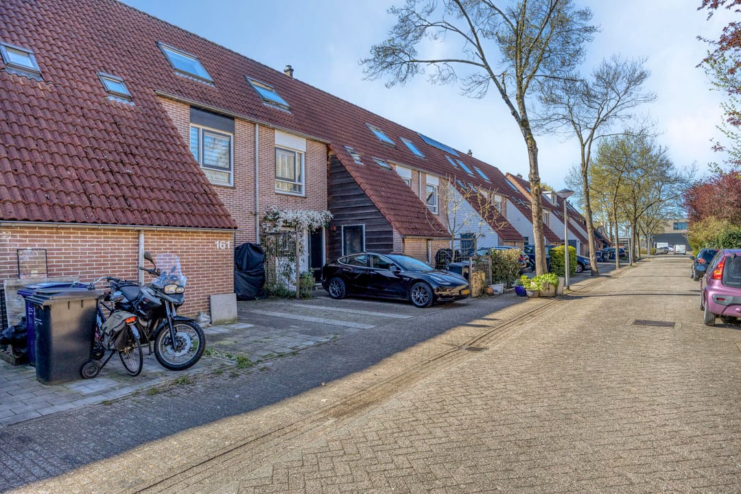 Move-in Ready Terraced Home with Private Parking in Quiet Almere Neighborhood — 37