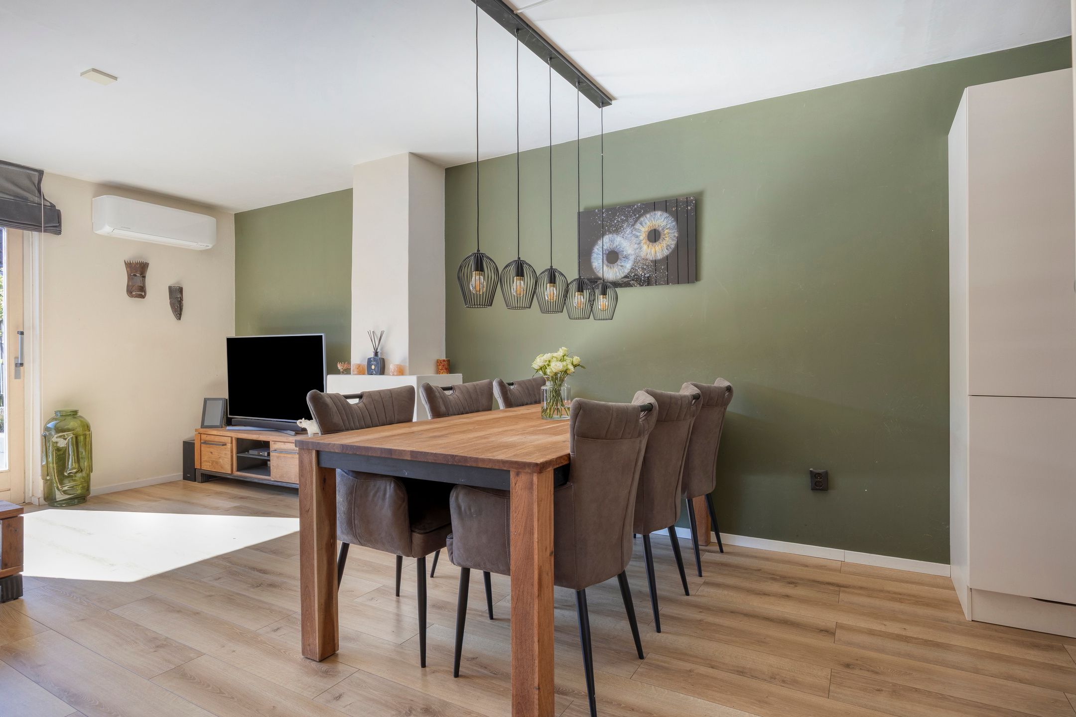 Move-in Ready Terraced Home with Private Parking in Quiet Almere Neighborhood — 15