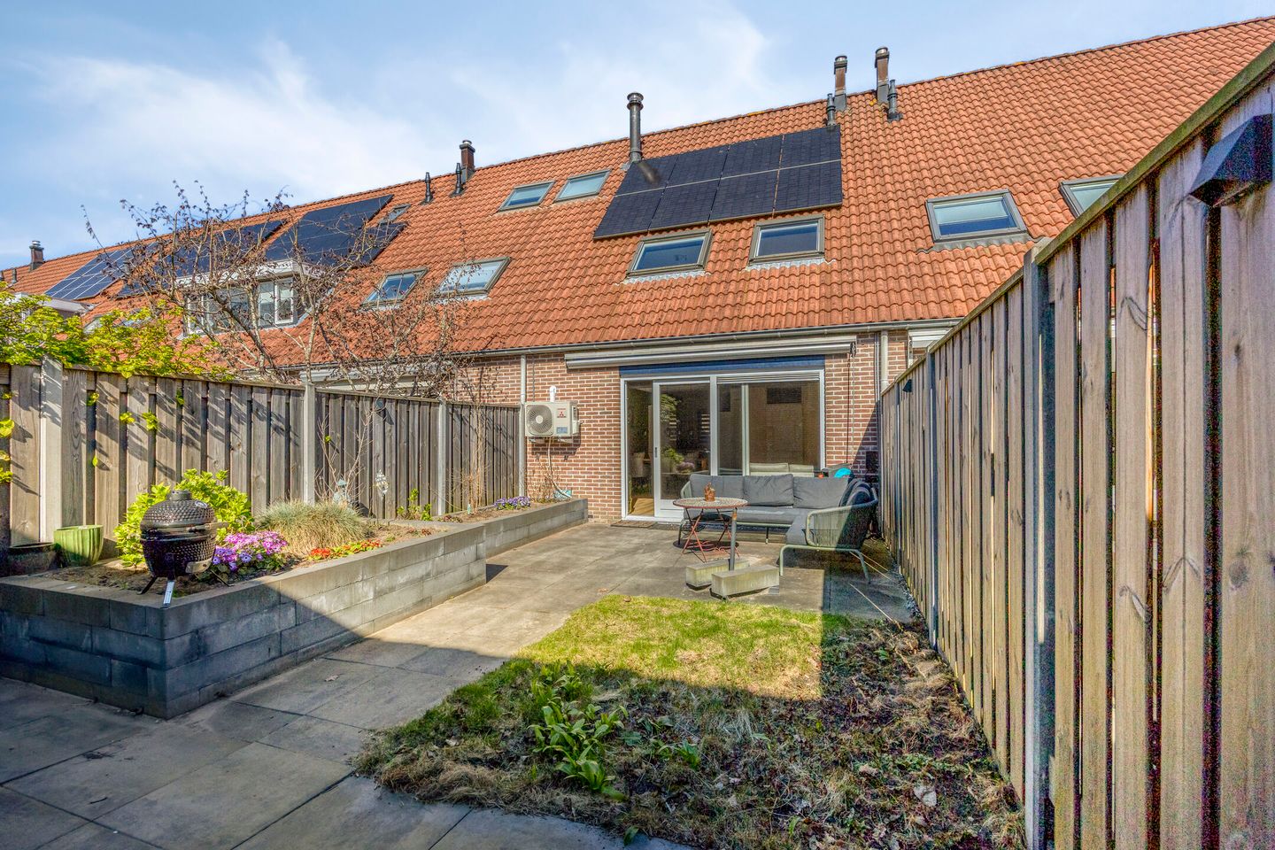 Move-in Ready Terraced Home with Private Parking in Quiet Almere Neighborhood — 34