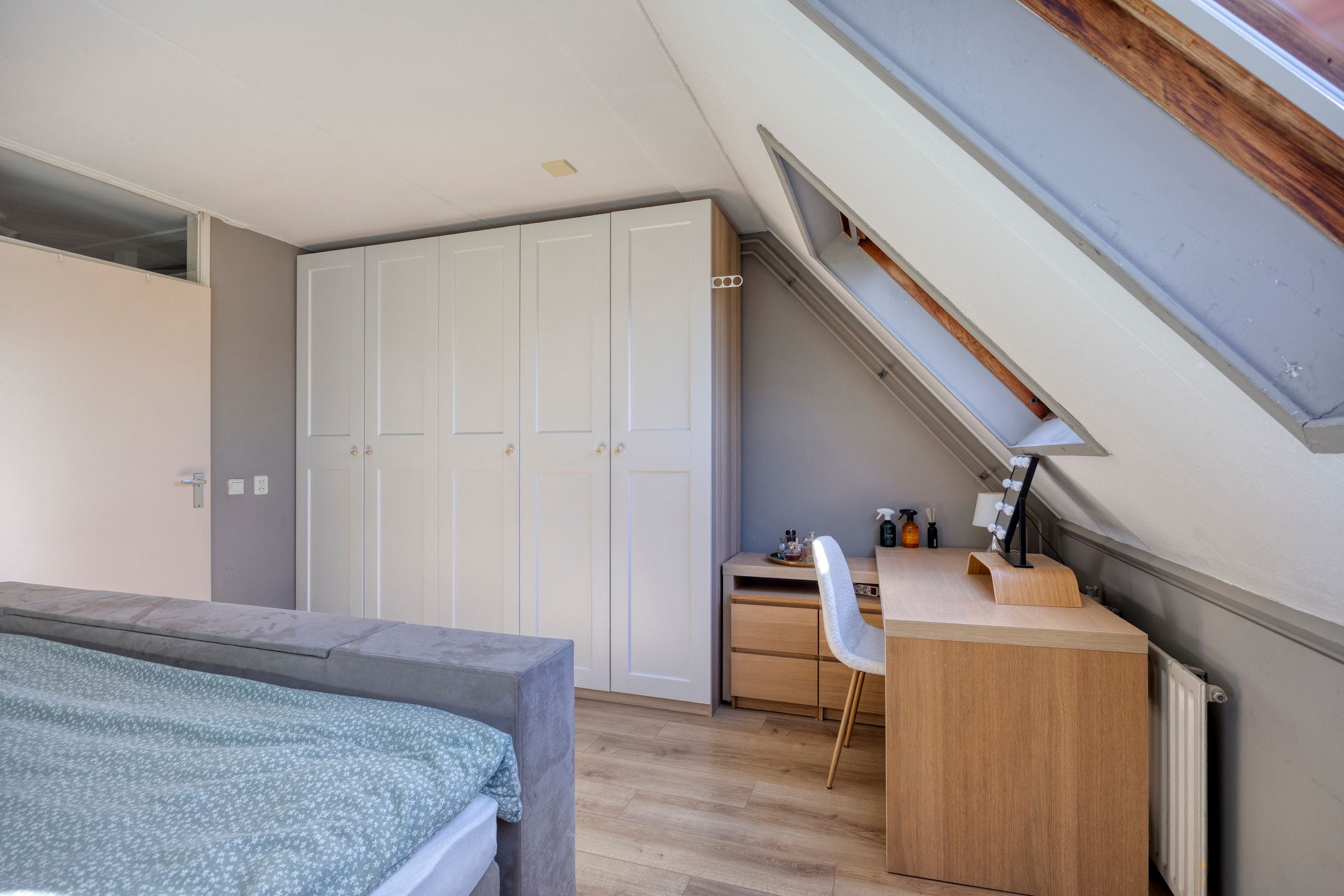 Move-in Ready Terraced Home with Private Parking in Quiet Almere Neighborhood — 21