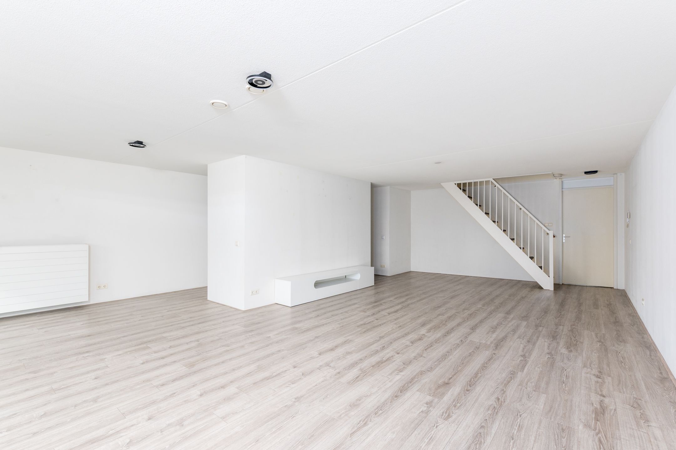 Spacious Duplex Apartment with Stunning Weerwater Views in Almere Centre — 27