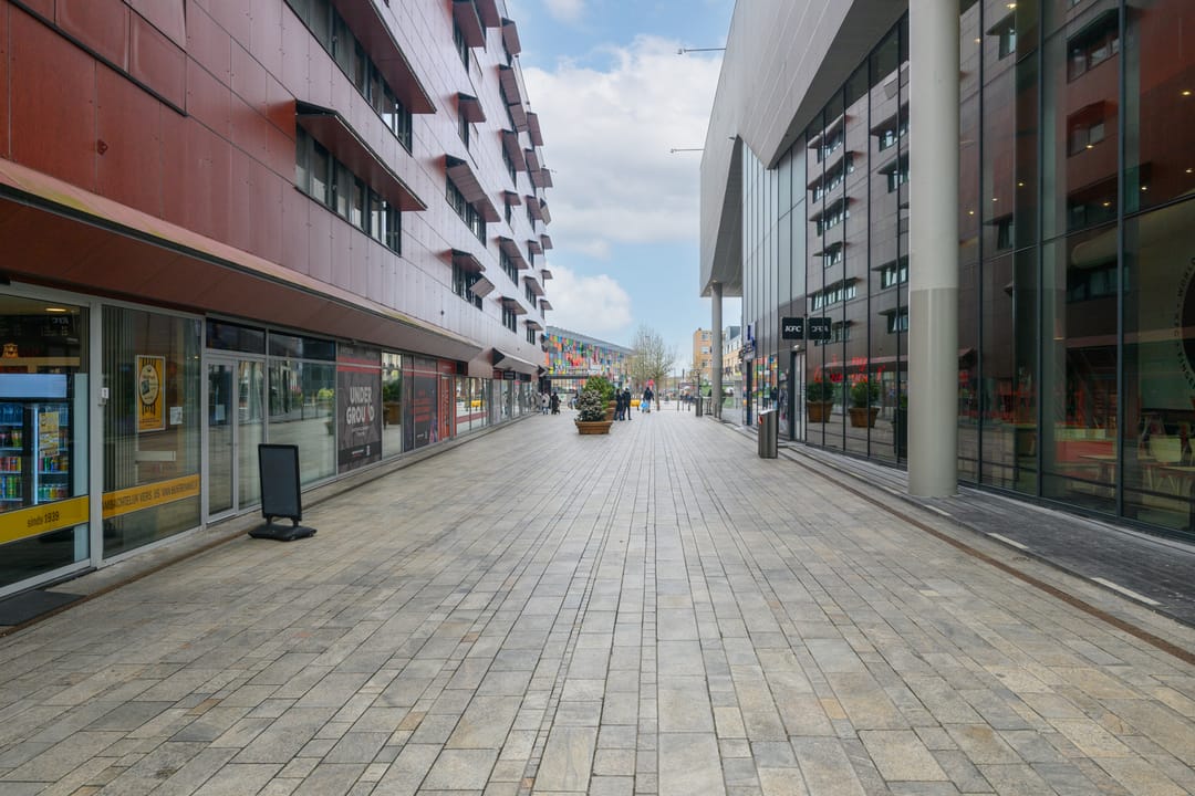 Spacious Duplex Apartment with Stunning Weerwater Views in Almere Centre — 46