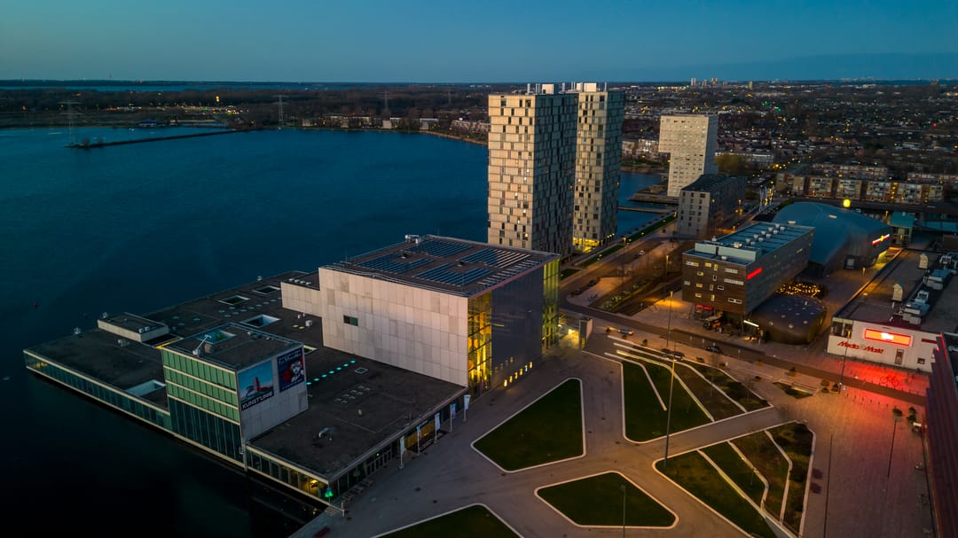 Spacious Duplex Apartment with Stunning Weerwater Views in Almere Centre — 47