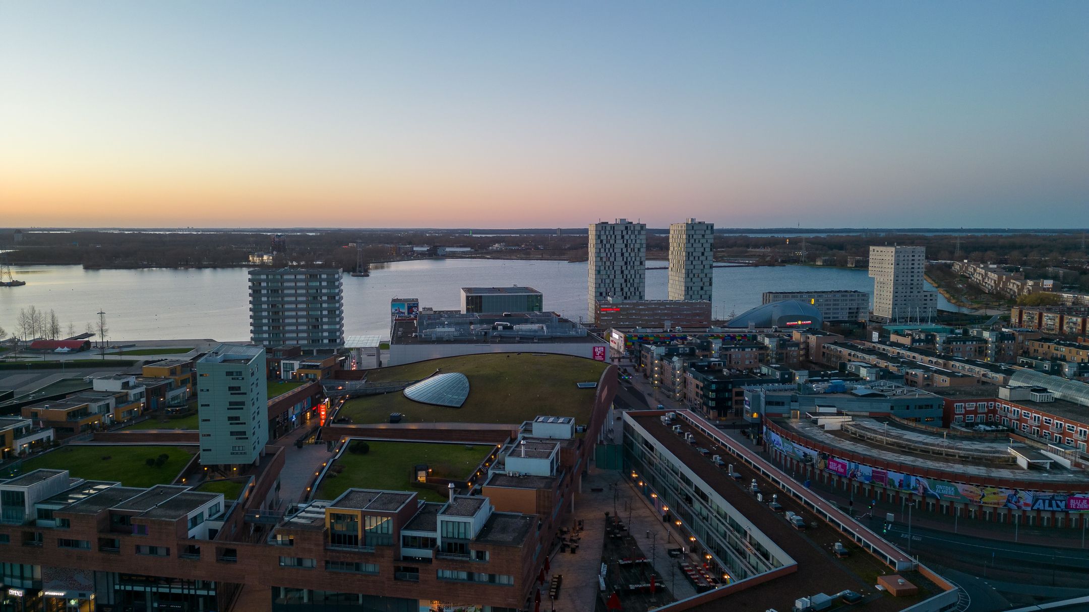 Spacious Duplex Apartment with Stunning Weerwater Views in Almere Centre — 48
