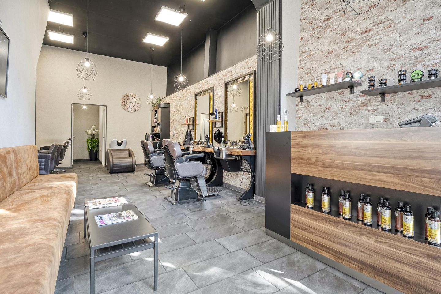 View photo 2 of Diezerstraat 119