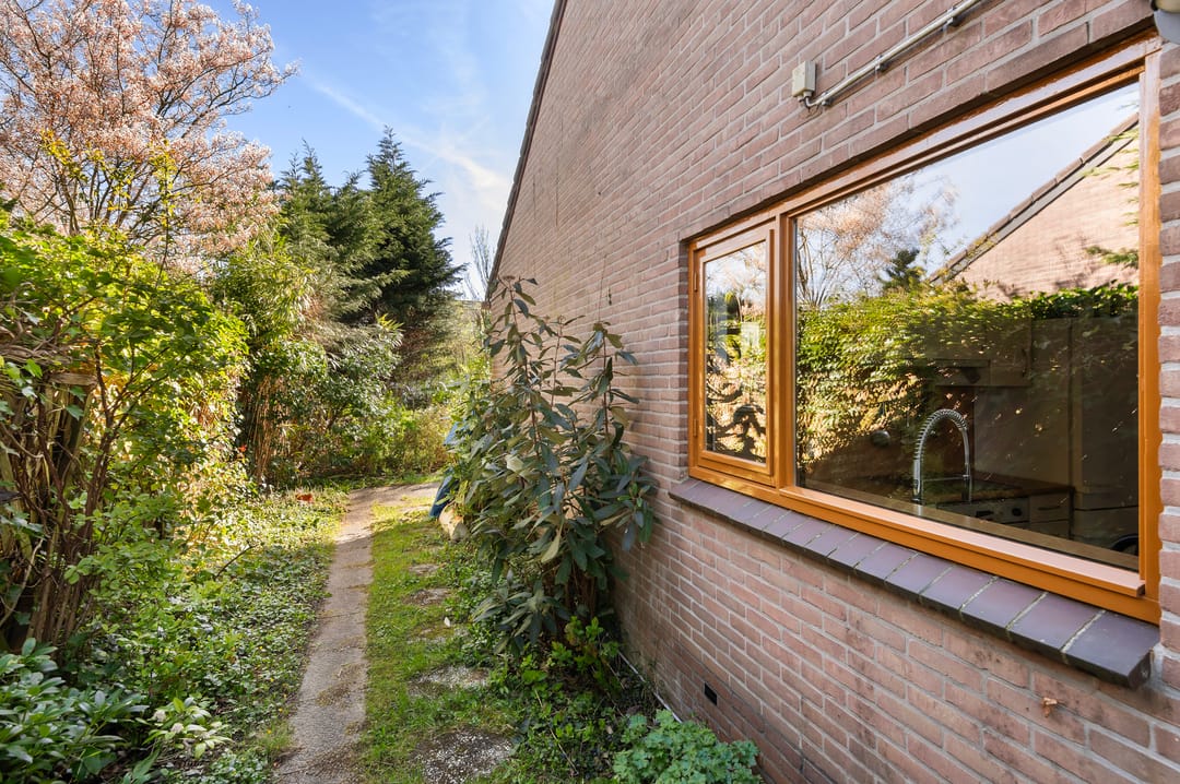 Semi-detached home with garage and spacious garden in Hoorn — 28