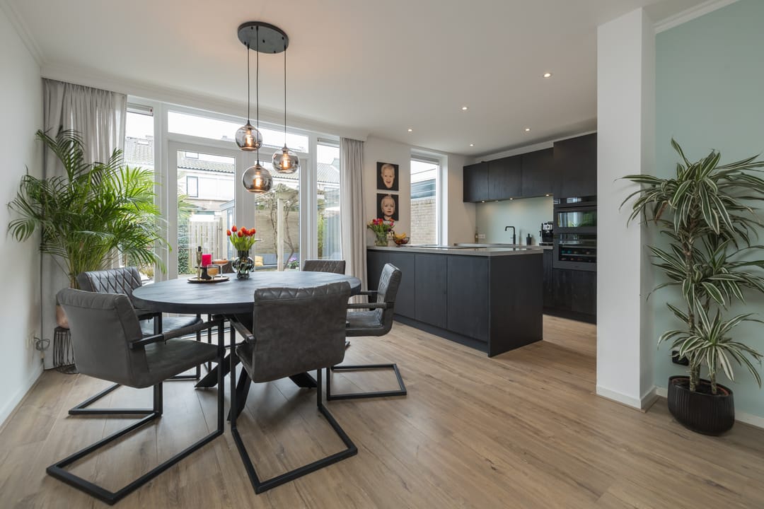 Photo 2 of van den Woudestraat 26