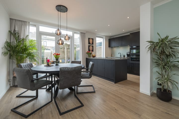 Foto 2 van van den Woudestraat 26