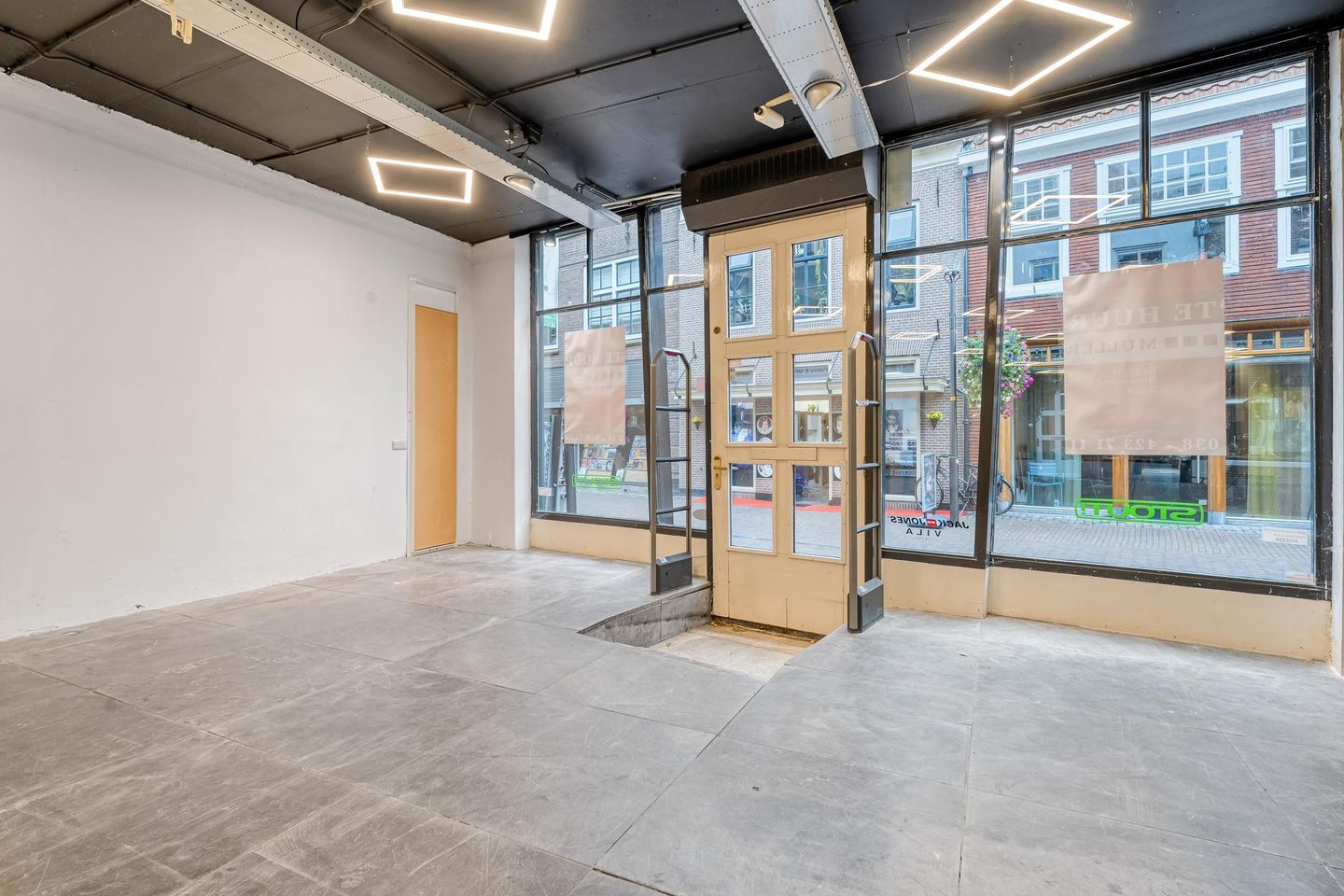 View photo 2 of Kerkstraat 10