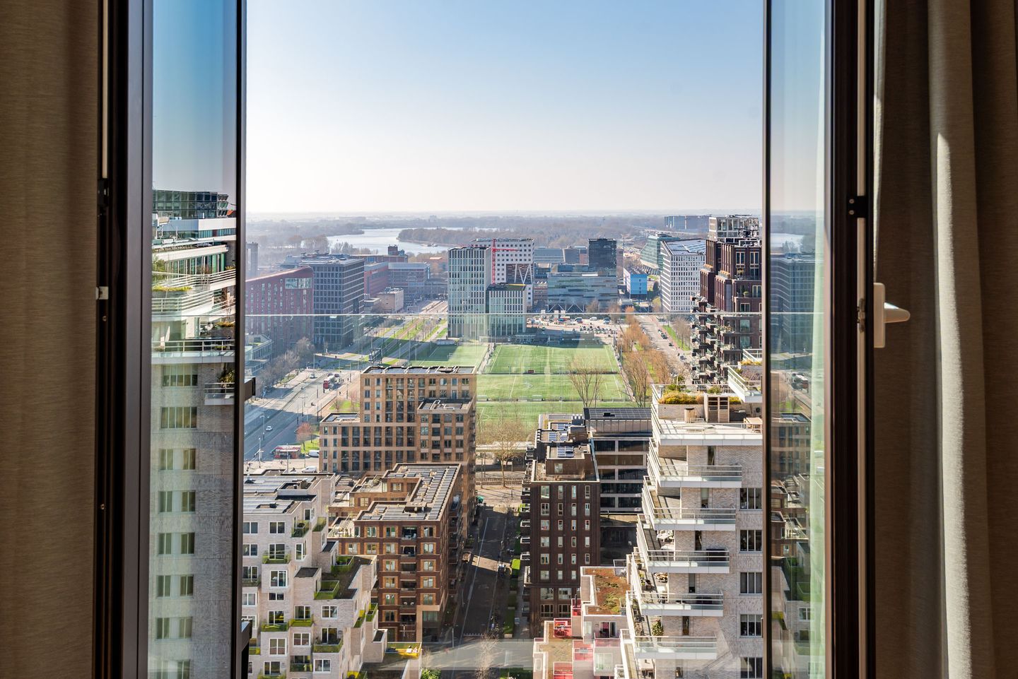 Foto 25 van Gustav Mahlerplein 279