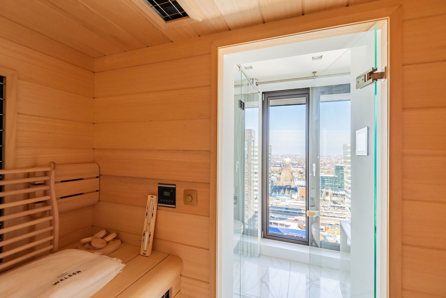 Foto 29 van Gustav Mahlerplein 279