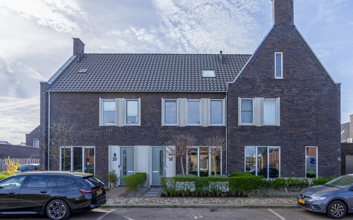 Op de set 18 main image