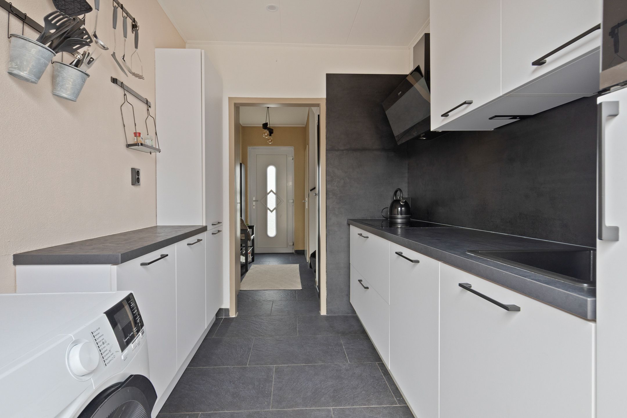 Spacious move-in ready terraced house with four bedrooms — 12