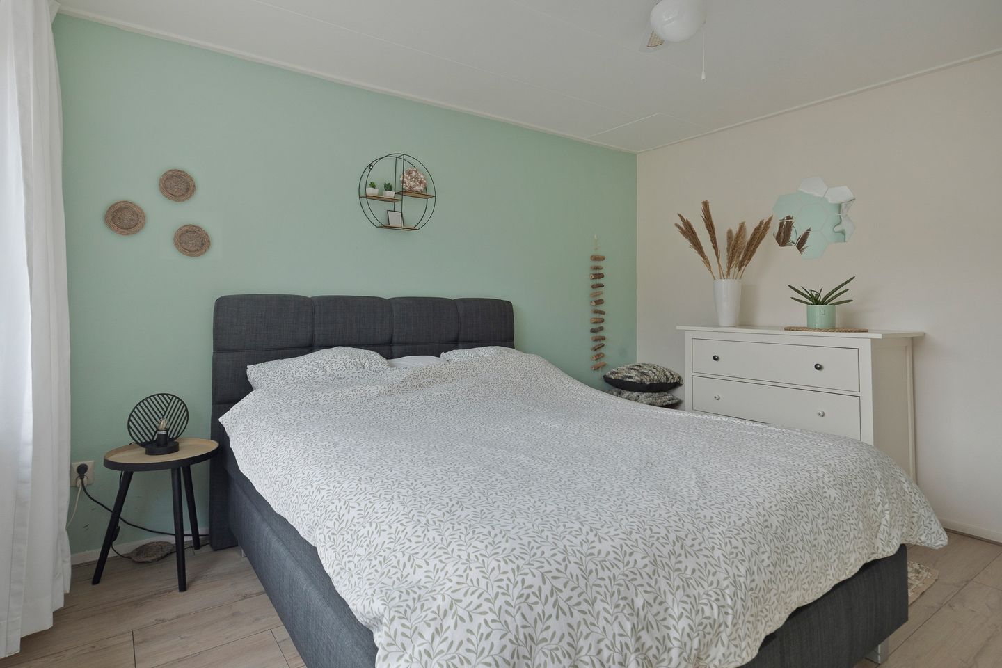 Spacious move-in ready terraced house with four bedrooms — 14