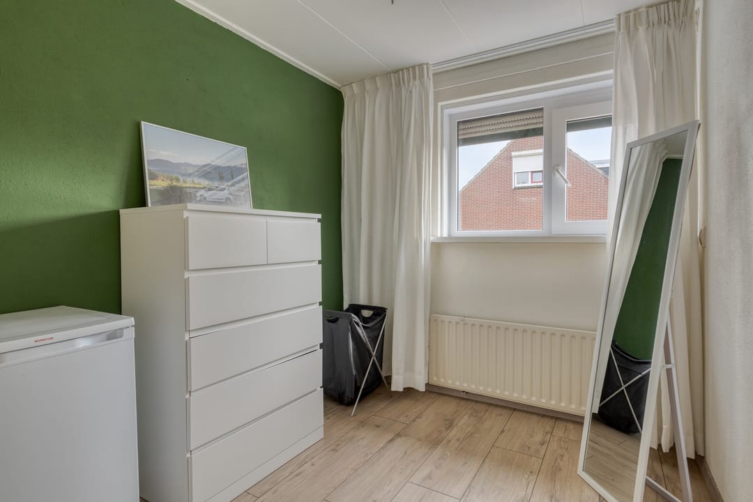 Spacious move-in ready terraced house with four bedrooms — 17