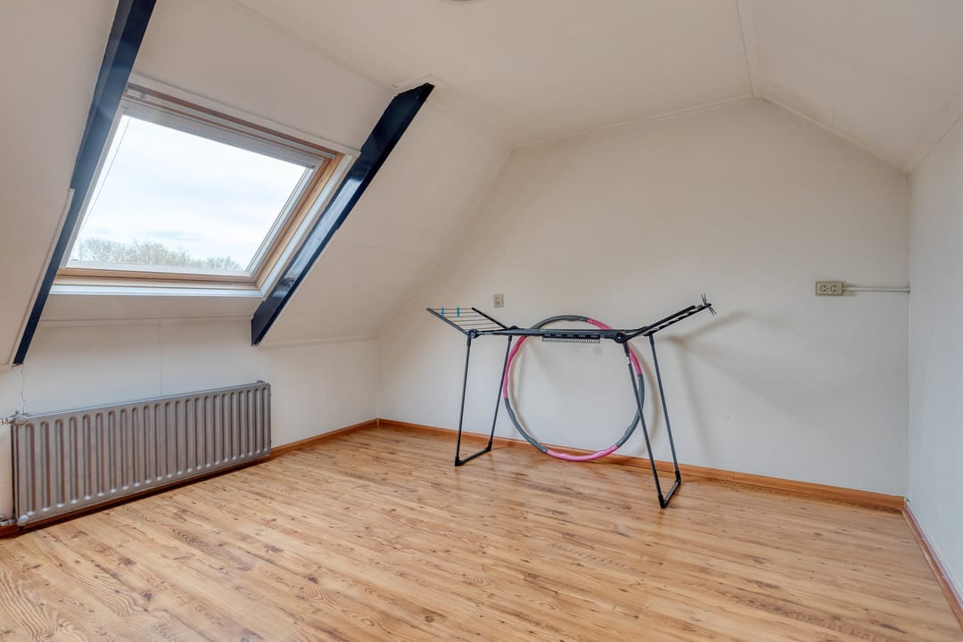 Spacious move-in ready terraced house with four bedrooms — 22