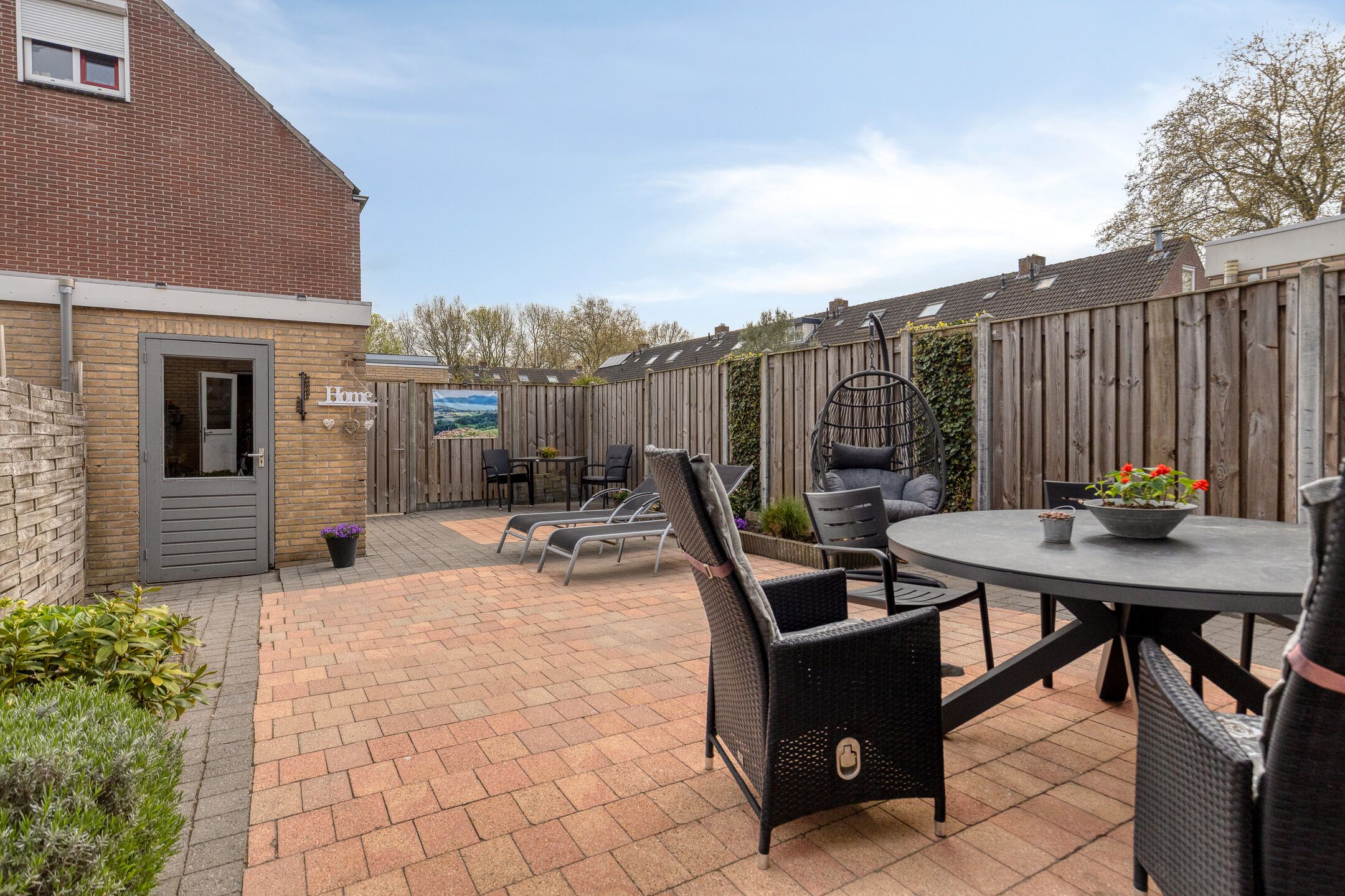 Spacious move-in ready terraced house with four bedrooms — 24