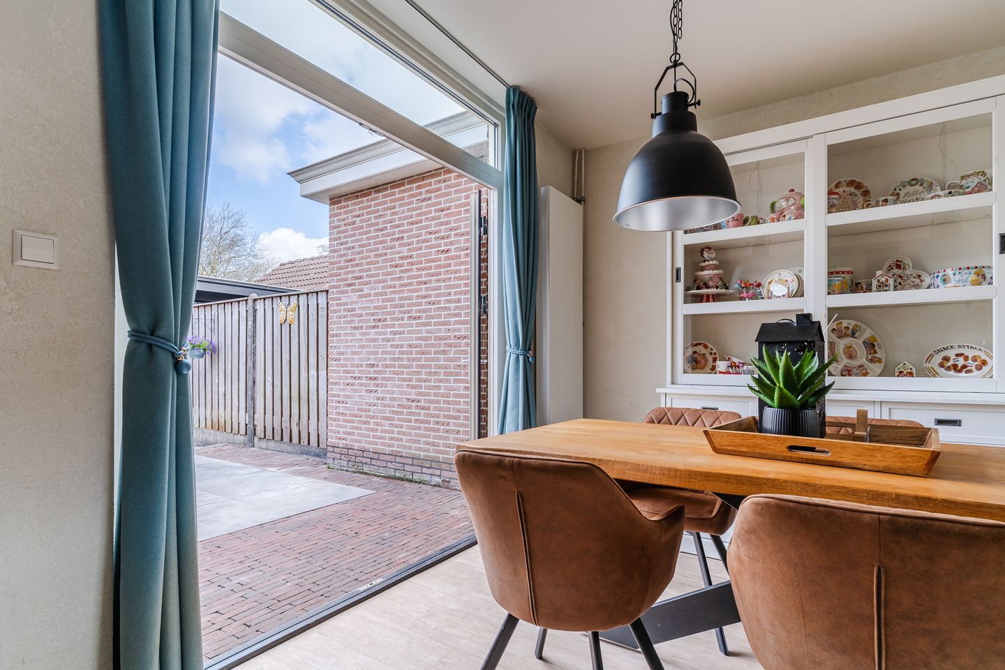 Foto 10 van Duiker 104