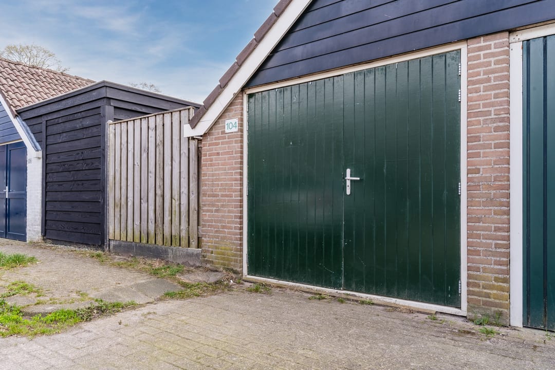 Foto 32 van Duiker 104