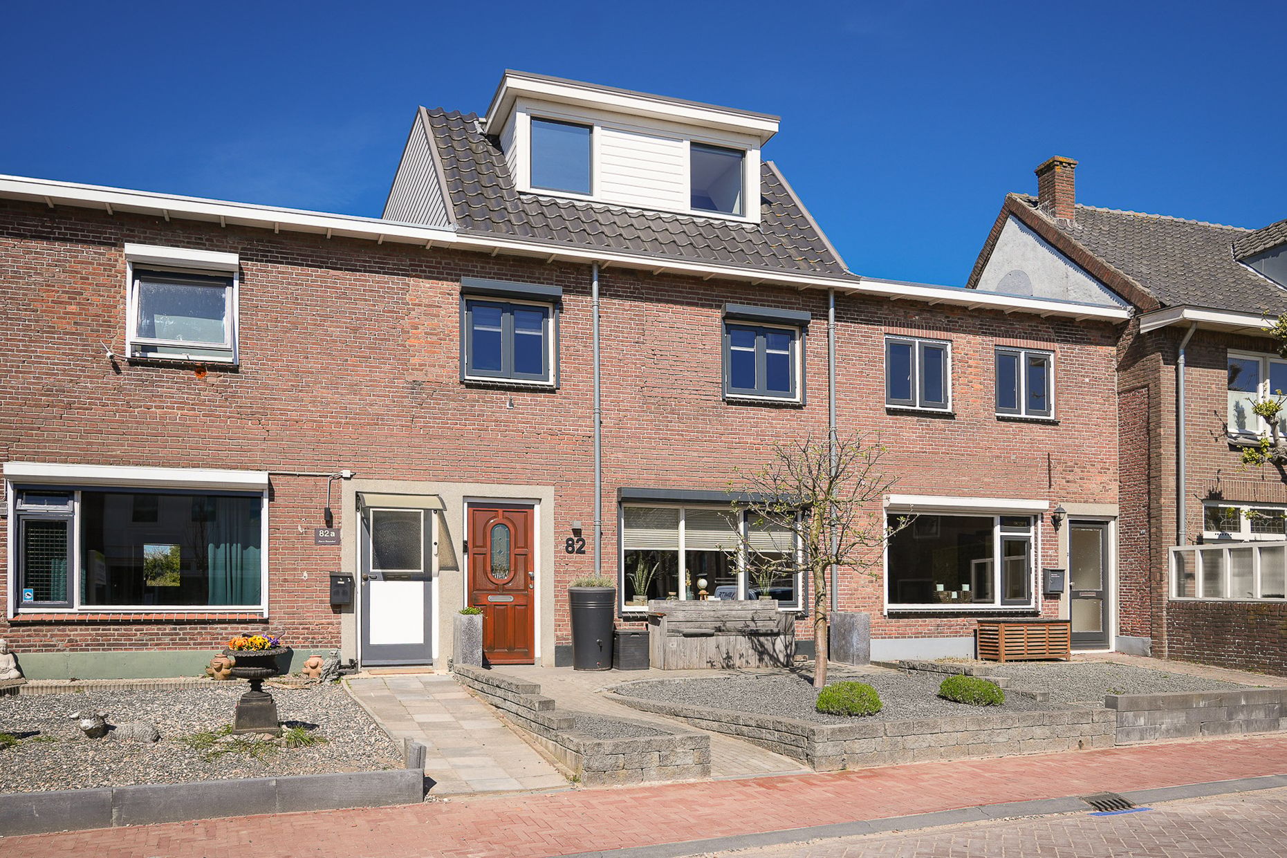 Surprisingly spacious terraced house with six bedrooms in Wamel village centre — 42