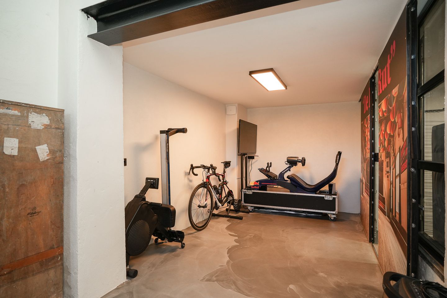 Surprisingly spacious terraced house with six bedrooms in Wamel village centre — 29