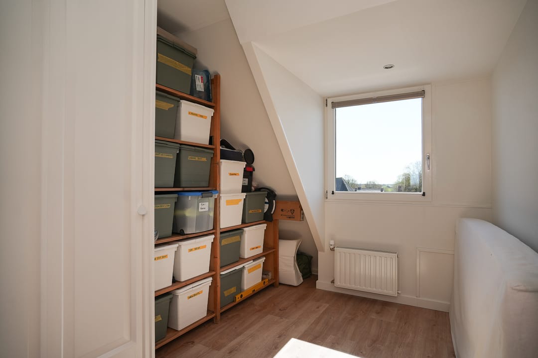 Surprisingly spacious terraced house with six bedrooms in Wamel village centre — 26