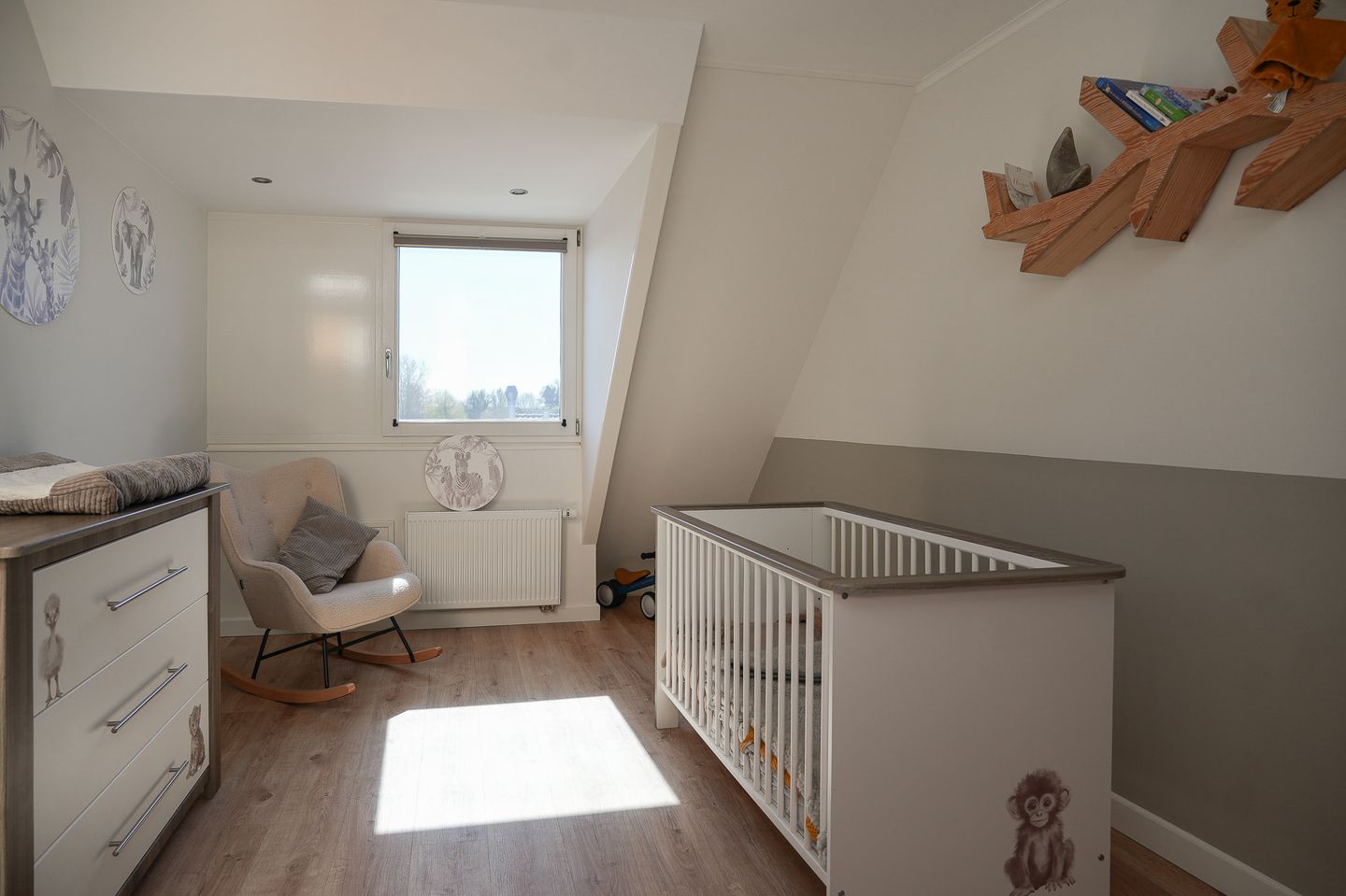 Surprisingly spacious terraced house with six bedrooms in Wamel village centre — 25