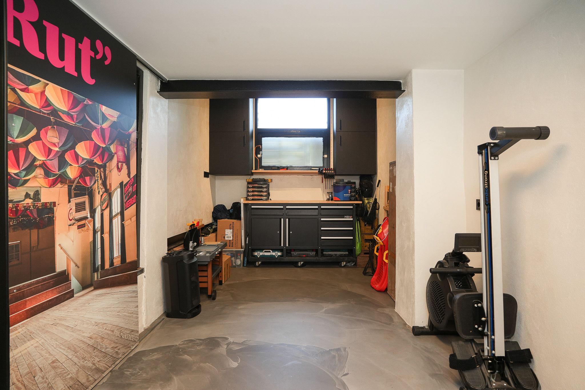 Surprisingly spacious terraced house with six bedrooms in Wamel village centre — 30