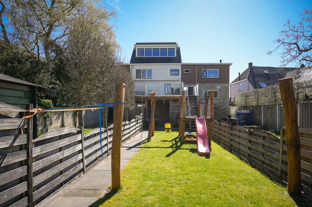 Surprisingly spacious terraced house with six bedrooms in Wamel village centre — 37