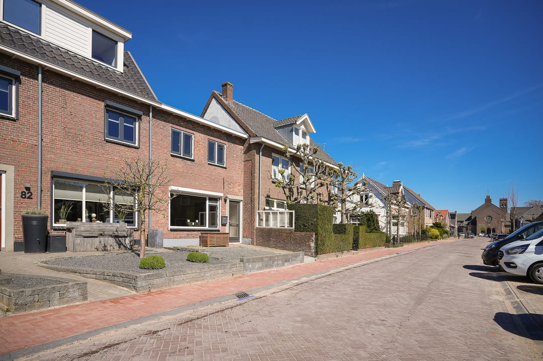 Surprisingly spacious terraced house with six bedrooms in Wamel village centre — 43