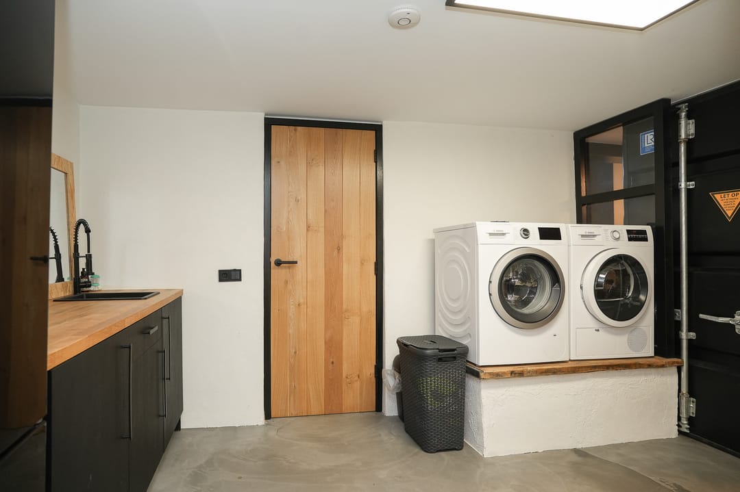 Surprisingly spacious terraced house with six bedrooms in Wamel village centre — 28