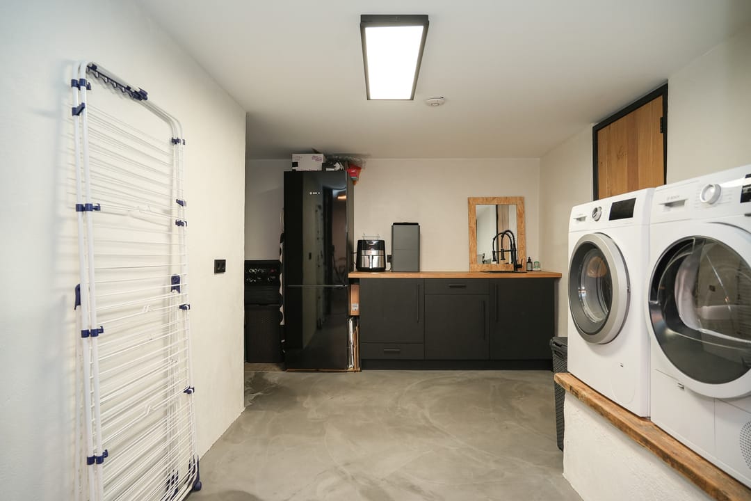 Surprisingly spacious terraced house with six bedrooms in Wamel village centre — 31