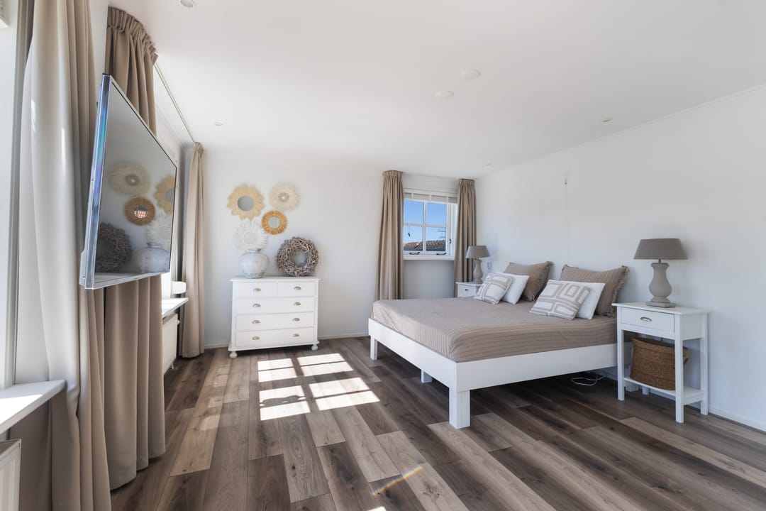 Spacious Detached Villa with Large Garden and Double Garage in Klaaswaal — 26