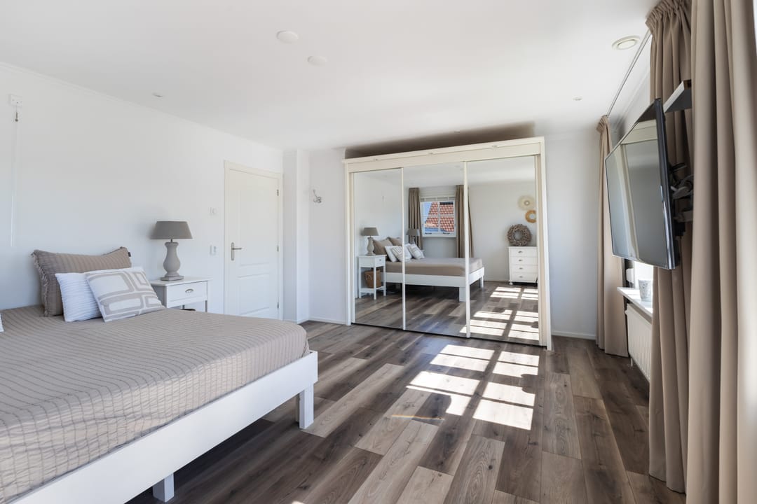 Spacious Detached Villa with Large Garden and Double Garage in Klaaswaal — 28