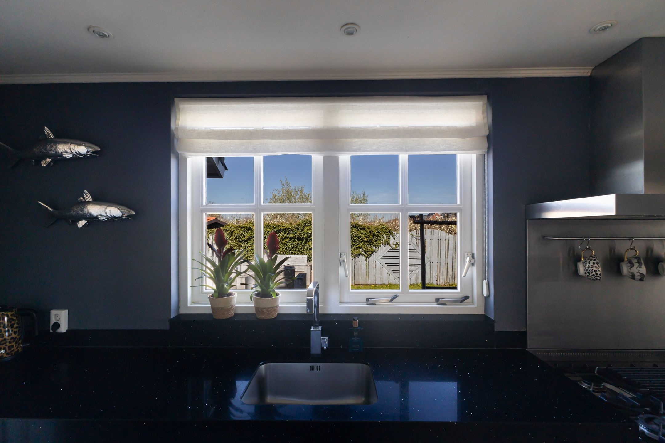 Spacious Detached Villa with Large Garden and Double Garage in Klaaswaal — 21