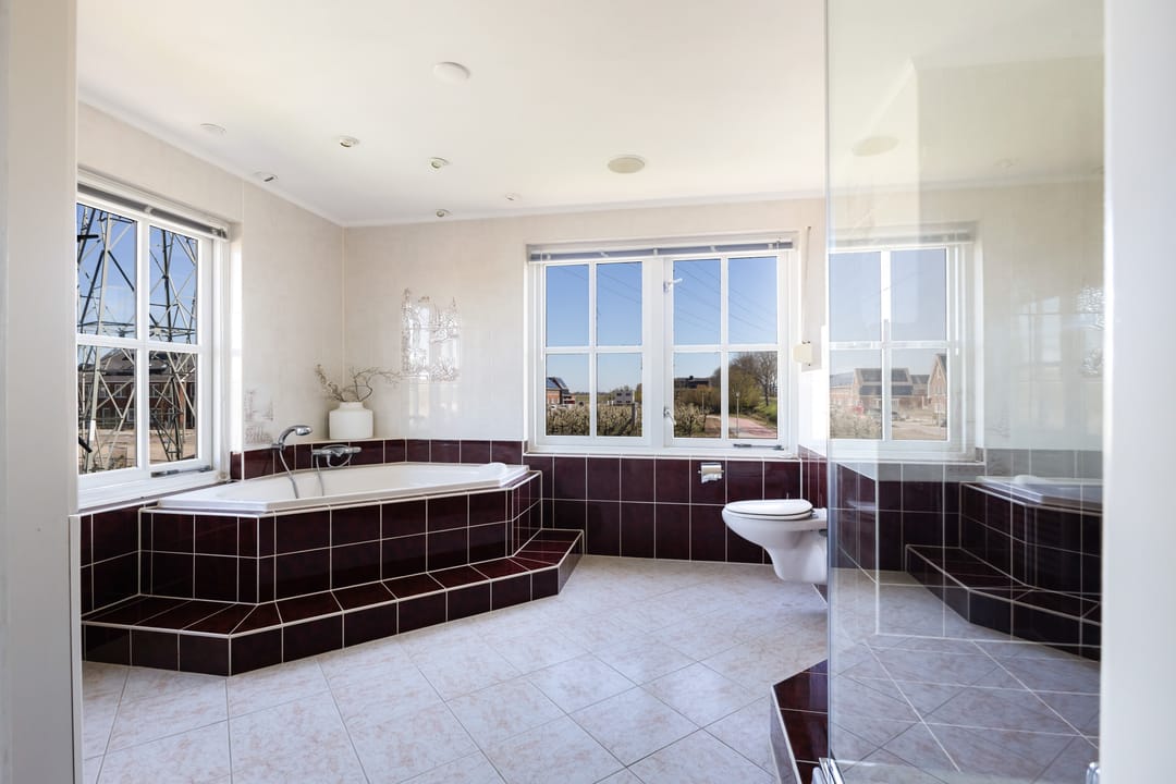 Spacious Detached Villa with Large Garden and Double Garage in Klaaswaal — 37