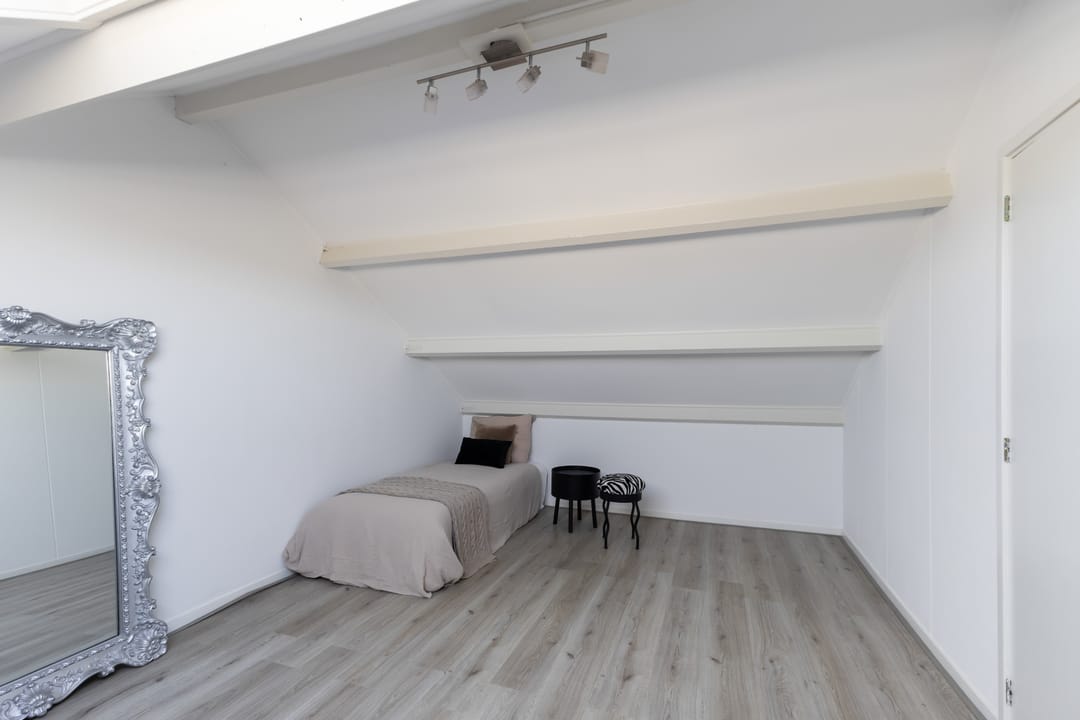 Spacious Detached Villa with Large Garden and Double Garage in Klaaswaal — 43