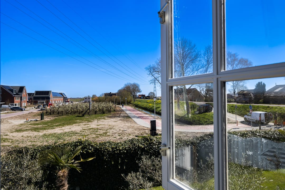 Spacious Detached Villa with Large Garden and Double Garage in Klaaswaal — 52
