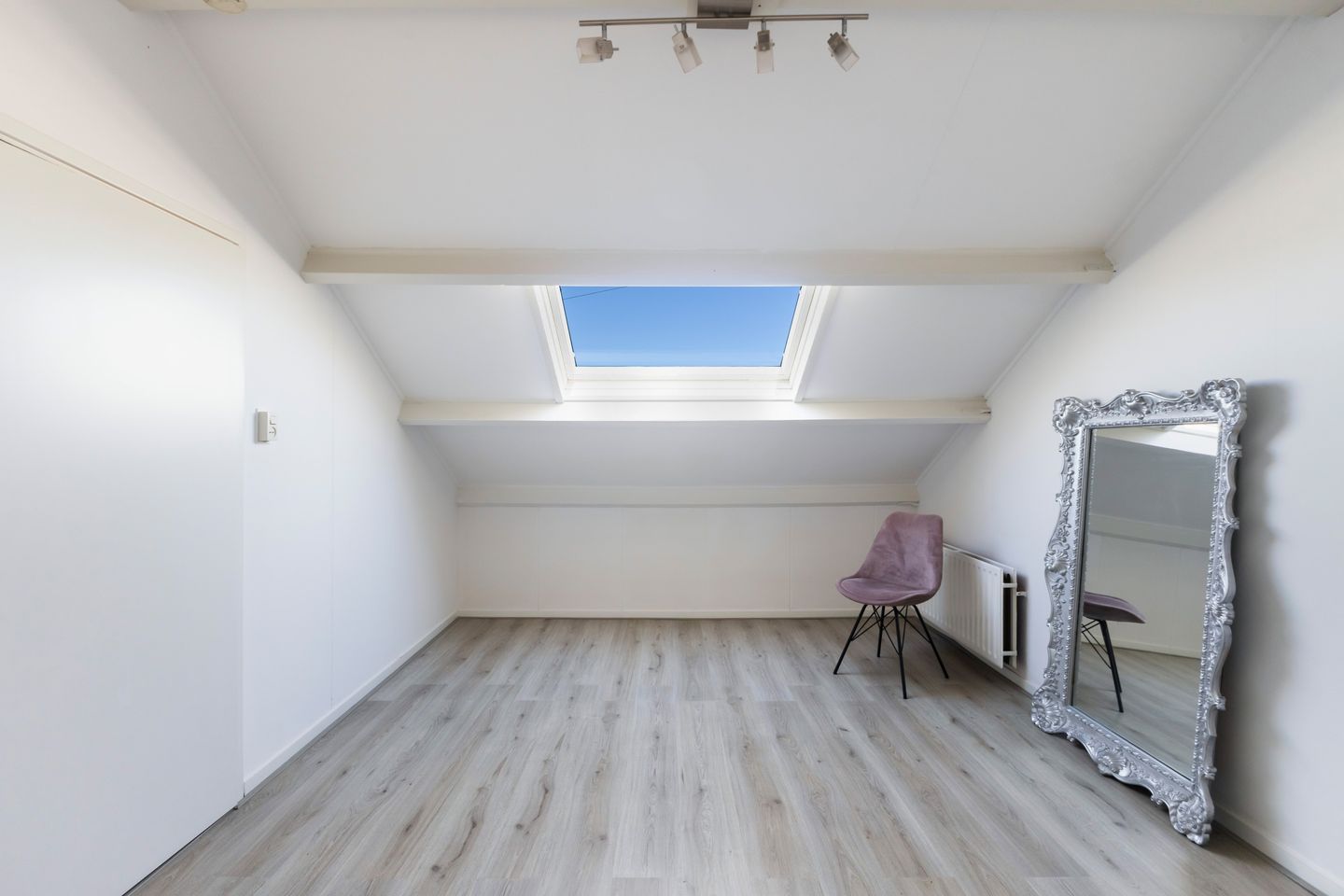 Spacious Detached Villa with Large Garden and Double Garage in Klaaswaal — 44