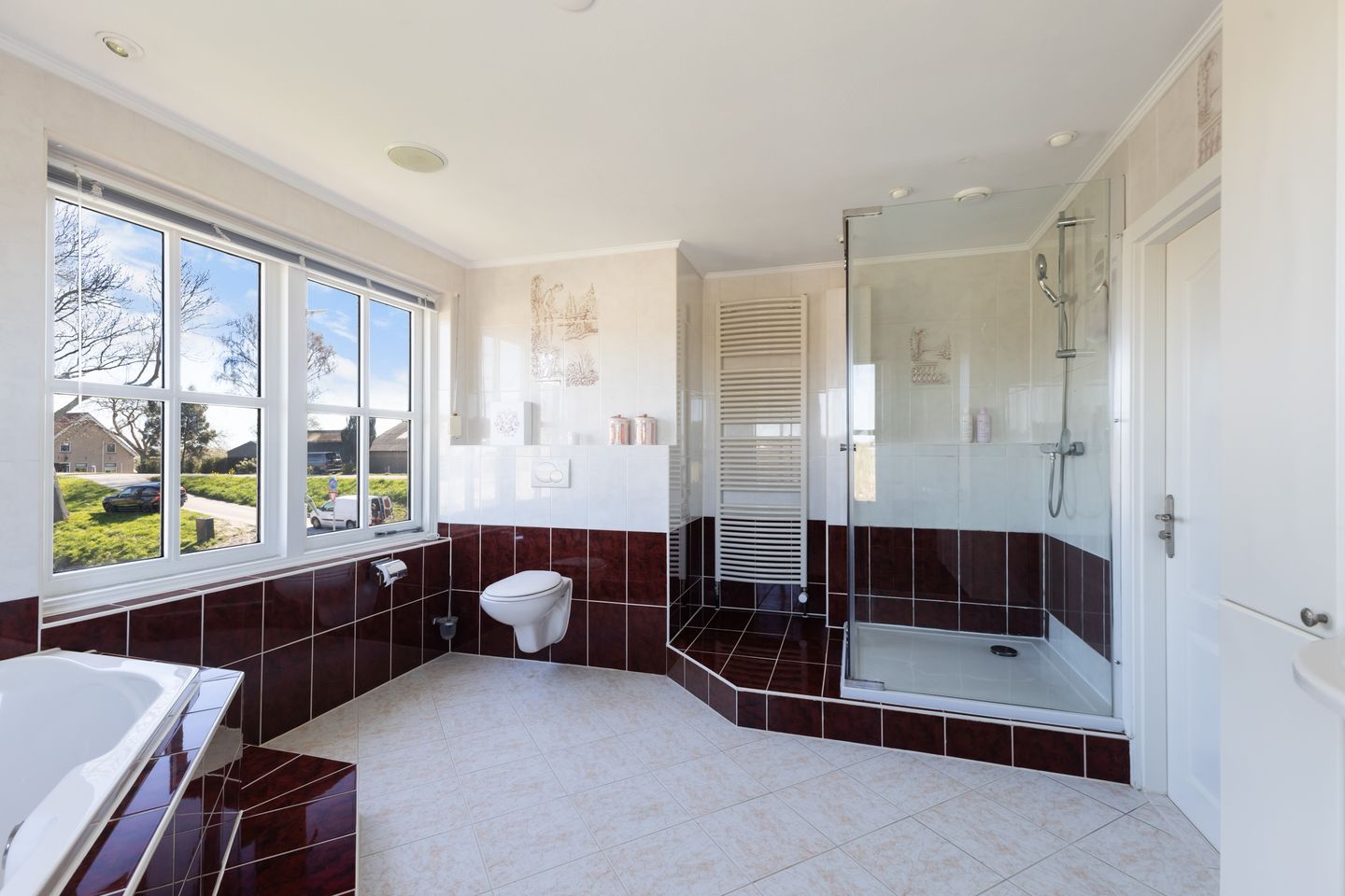 Spacious Detached Villa with Large Garden and Double Garage in Klaaswaal — 40