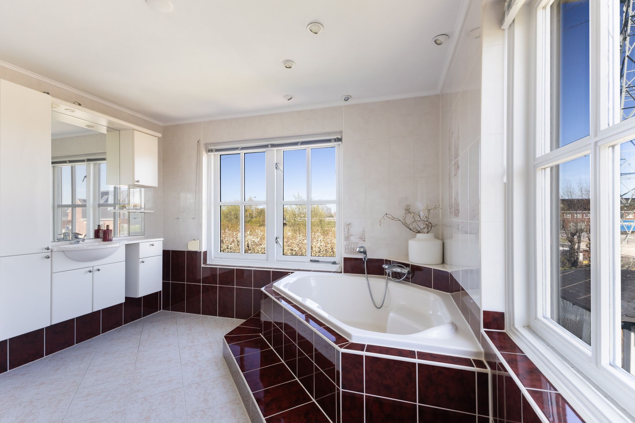 Spacious Detached Villa with Large Garden and Double Garage in Klaaswaal — 39