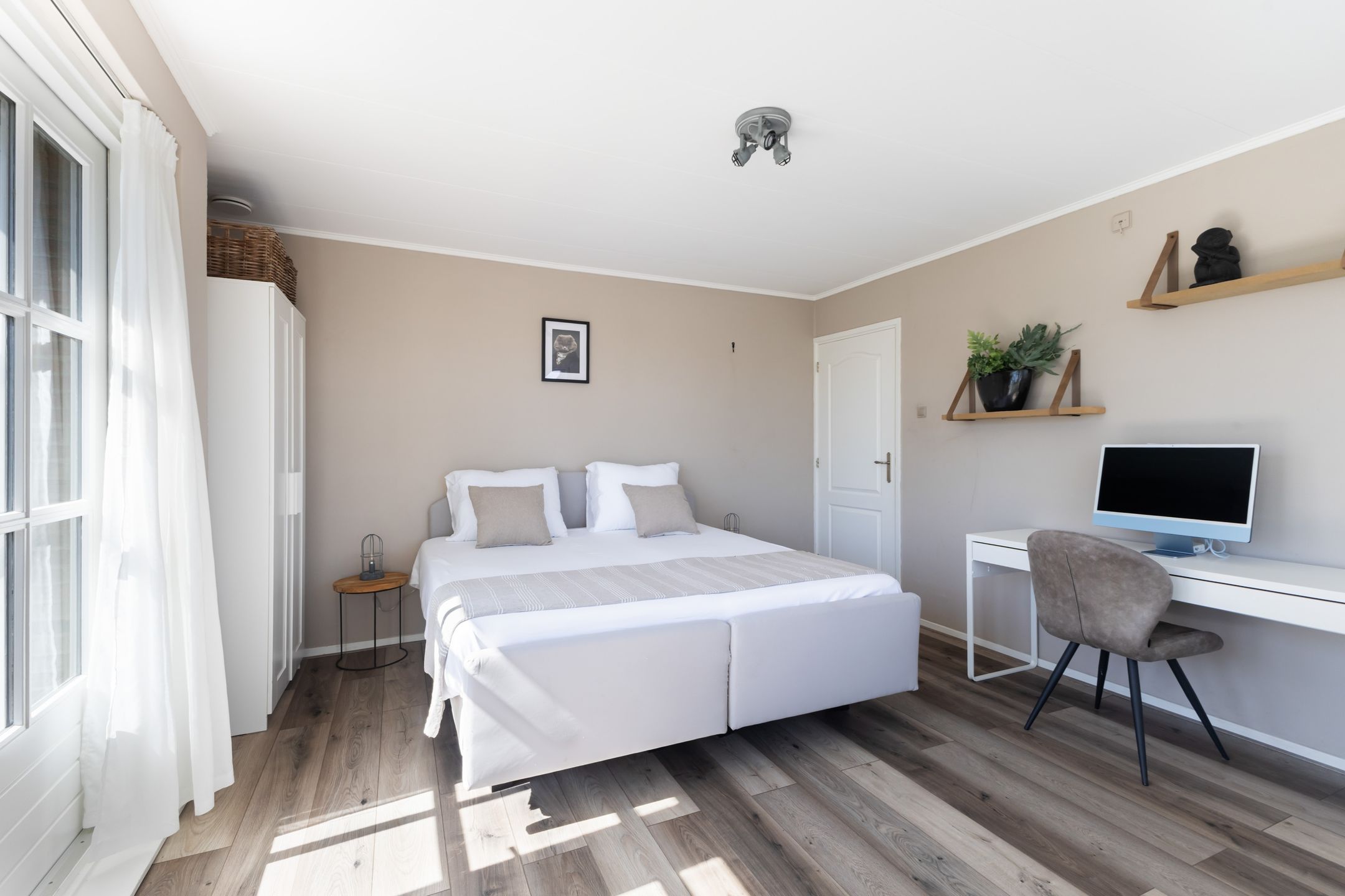 Spacious Detached Villa with Large Garden and Double Garage in Klaaswaal — 30